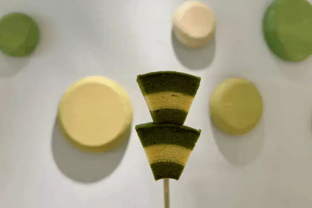 現吃抹茶豆乳年輪蛋糕 ¥400，口感比想像中扎實很多