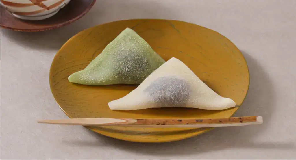 抹茶生八橋包著紅豆餡是最經典的「聖 抹茶拼盤」。