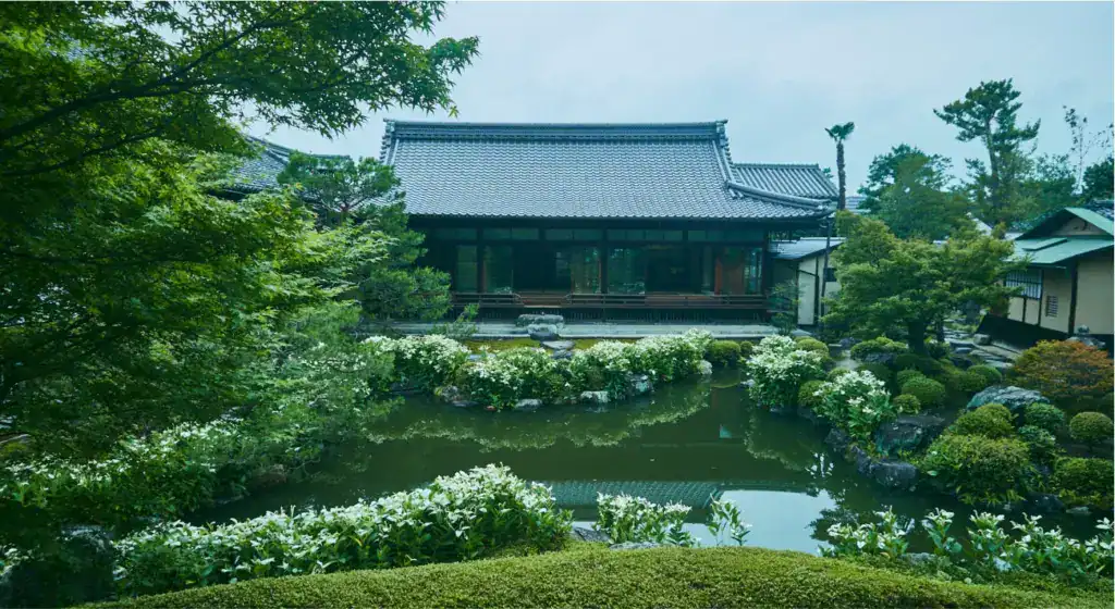 建仁寺兩足院可以體驗自製御守、品嚐抹茶、冥想等活動。