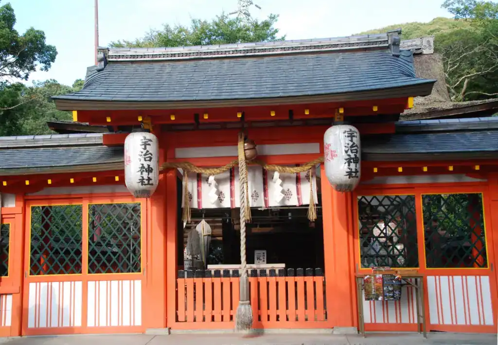 兔子是宇治神社的守護者，可以買可愛的兔子御守做紀念。