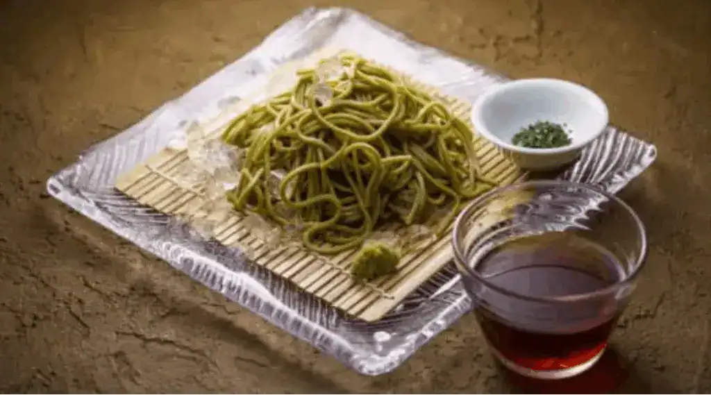 抹茶蕎麥涼麵 990 日圓，非常受旅客歡迎。