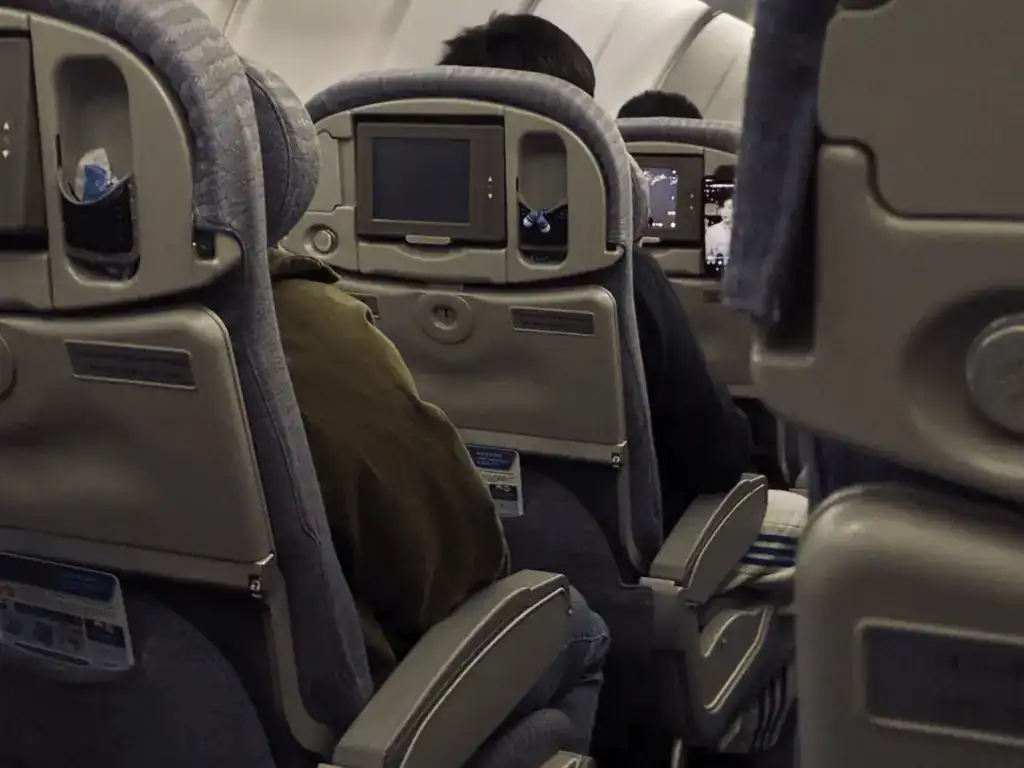 華航 333 機型真的好老舊 > <。