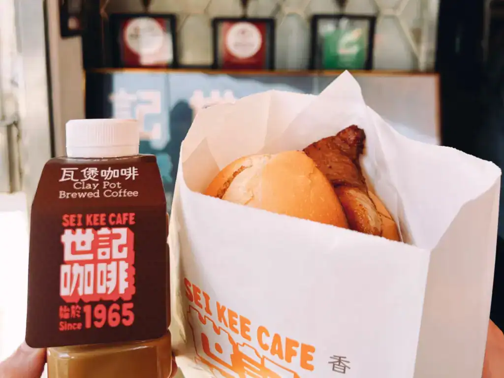 世記咖啡也是米其林必比登的常勝軍,熱門套餐:瓦煲咖啡+豬扒包。