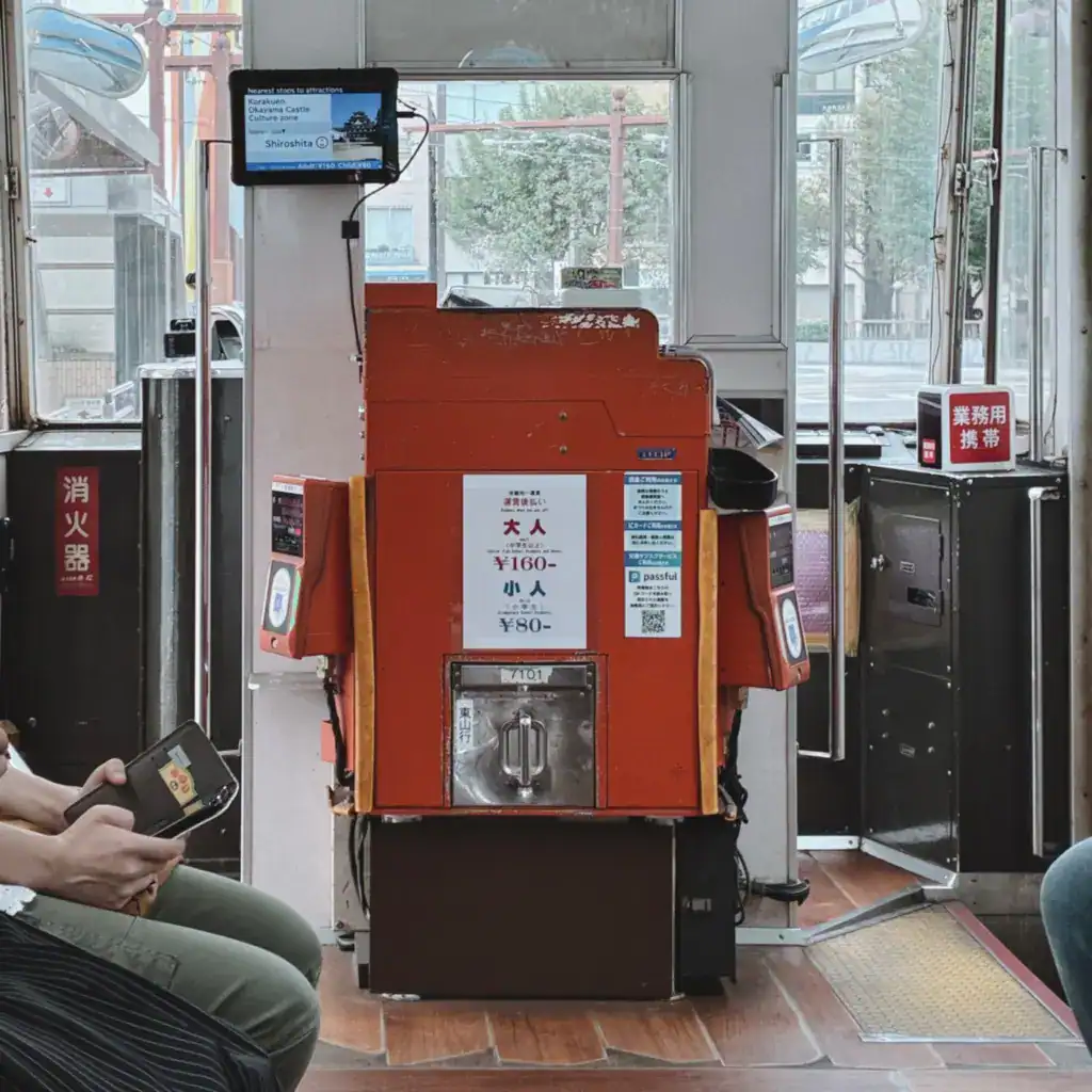 搭乘路面電車,上下車皆需要刷卡。